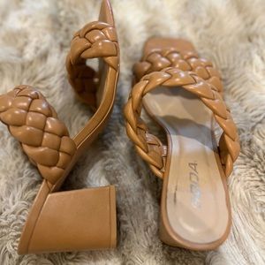 SODA knotted beige sandals